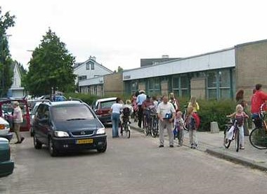 naar school